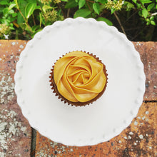 Load image into Gallery viewer, F. Pupcakes - Peanut Butter Roses
